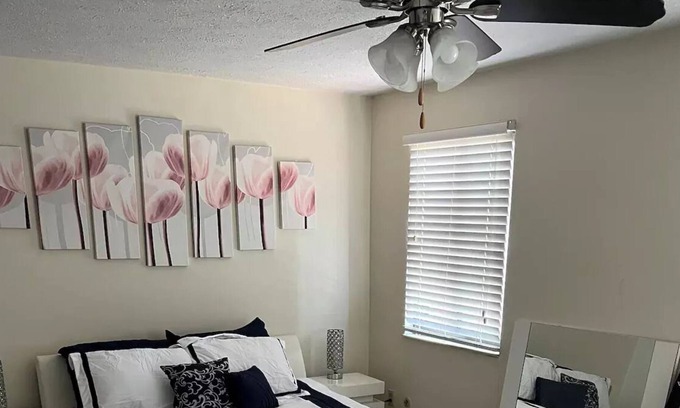 Monroeville House | Relax and Unwind!