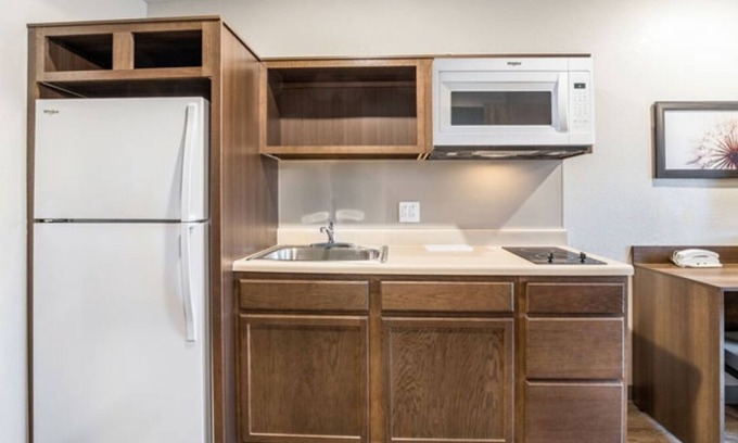 Moreno Valley Hotel | Relax and Unwind in Moreno Valley! 2 Modern Units, Full Kitchen, Free Parking