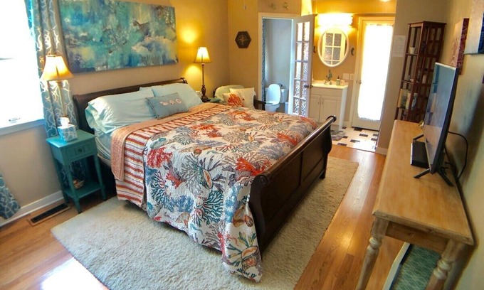 Eureka Springs House | Relax at 19 Mermaid Room -Walk to Trolley, Parking, Located behind Gaskin Switch