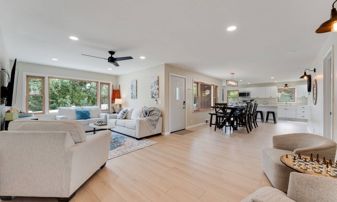 Leland House | Relax at Dutch Hollow Lake in an idyllic farmhouse minutes from the laken
