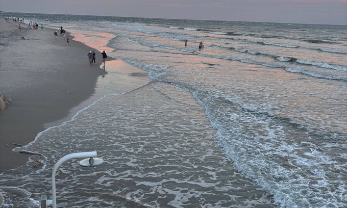 Sneads Ferry Apartment | Relax at "Ocean Pearl", our waterfront condo in North Topsail Beach