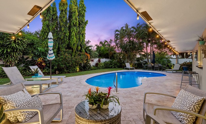 Imperial Point House | RELAX AT SERENITY PLACE, A STUNNING MODERN & CONTEMPORARY HEATED POOL HOME!