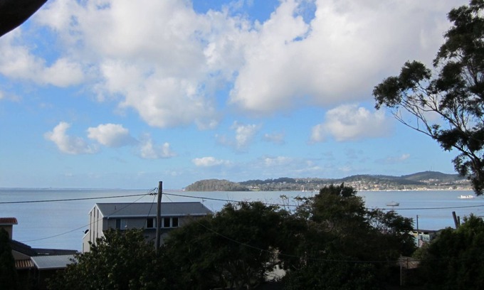 Salamander Bay House | Relax At The Bay.