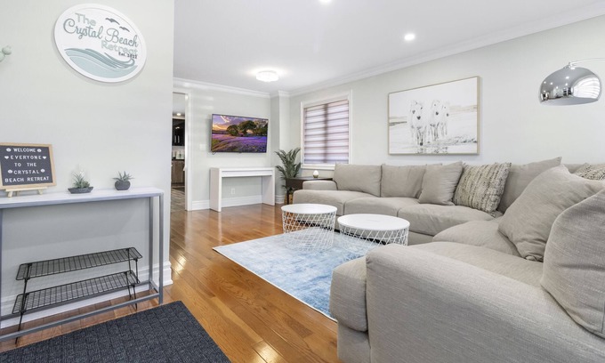 Crystal Beach Cottage | Relax at the Crystal Beach Retreat - 6 min walk to the Beach!
