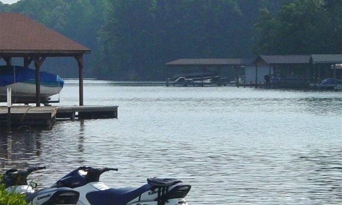 Bumpass House | Relax at the Lake in This Beautiful Water Front Home!