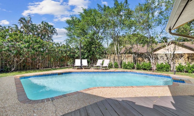 Tropic Palms House | Relax - Atlantic Ave | Heated Salt Pool | New AC