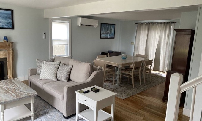 South Yarmouth House | Relax Beautiful South Yarmouth Pond Home, Family sized, minutes for beach, Kayak