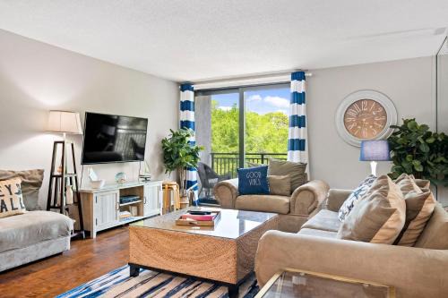 Harbour Town Apartment | Relax By Pool Harbour Town Resort Condo