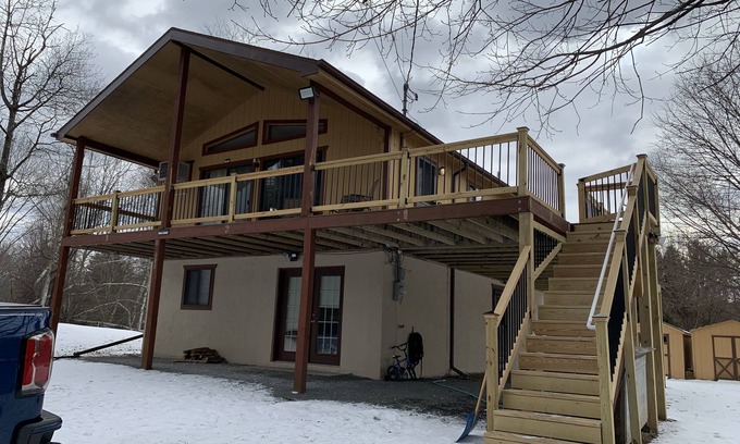 Greentown House | Relax by the lake