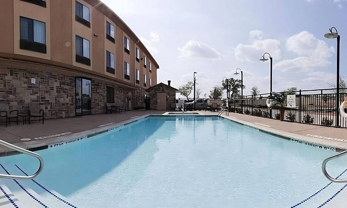 Mineral Wells House | Relax & Explore with Gym, Outdoor Pool, and Nature Just Steps Away