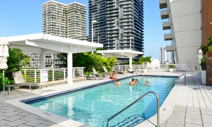 Midtown Apartment | Relax Family Midtown - free parking & Great pool