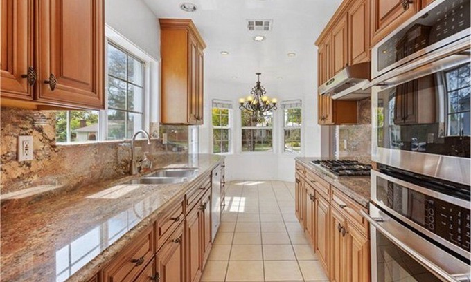 Mar Vista House | Relax in 3 Bedroom West LA Home w/BBQ and Hot Tub