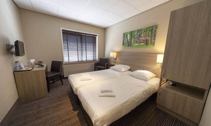 Beekbergen-West Hotel | Relax in Comfort Close to Dutch Palaces and Woodland Trails! Onsite Dining!