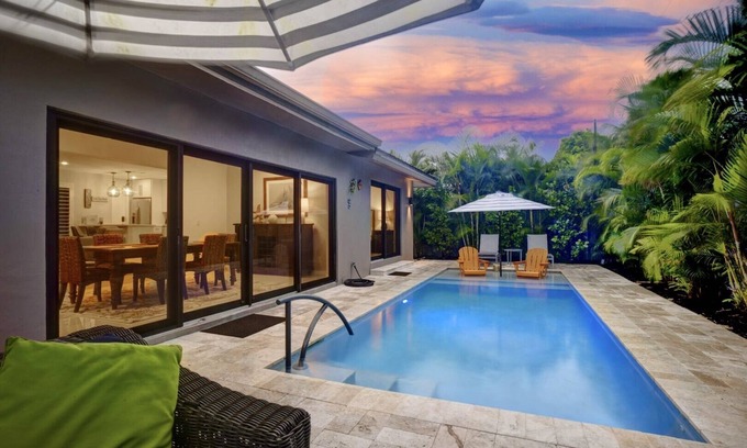 South Corals House | Relax in Luxury - 3 Bed, 2 Bath Oasis with Pool