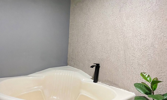 Neiva Apartment | Relax in Neiva: Modern apartment with bathtub close to Clinica Abner Lozano