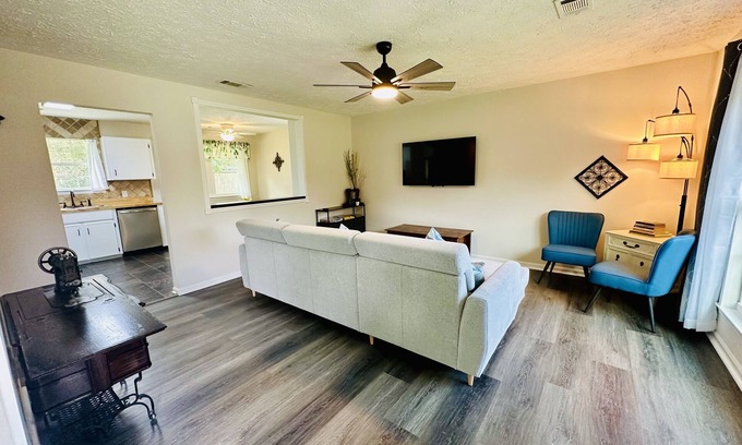 Richmond Hill House | Relax In the Hill, close to I-95, Savannah, Ft Stewart and Hunter