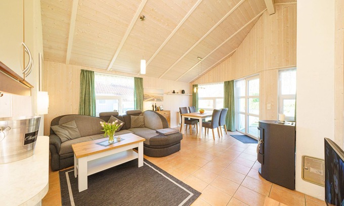Norderteil House | Relax in the Otter vacation home: a cozy retreat by the North Sea!