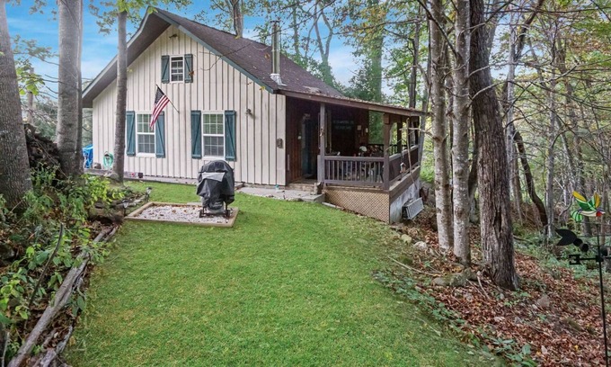 Waynesville Cabin | RELAX in this Cozy Mountain Creek Cabin