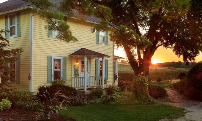 Sparta House | Relax near Elroy-Sparta State Bike Trail 12 min Sparta 1-Bed Vacation Home