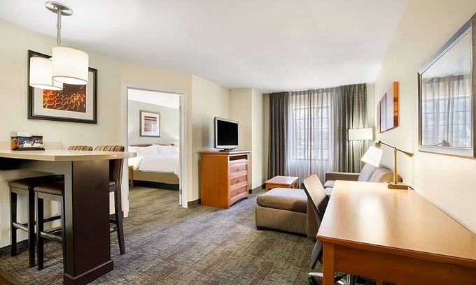 Carmel Mountain Ranch Hotel | Relax Near San Diego Attractions! Full Kitchen, Outdoor Pool, Free Breakfast