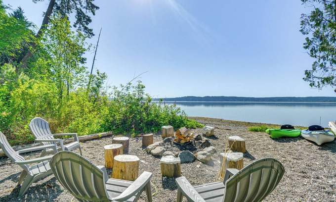 Potlatch House | Relax on a Private Beach: Shelton Getaway!