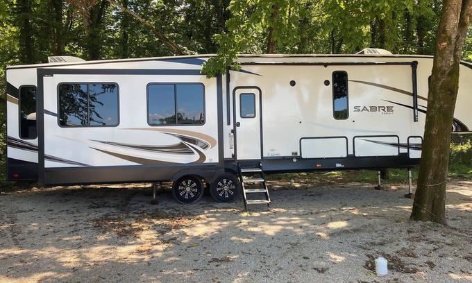Van Buren RV Rental | Relax on beautiful Current River in Luxury!