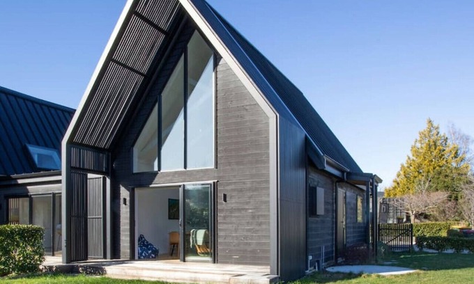 Wanaka House | Relax on Rimu modern two bedroom apartment with mountain views