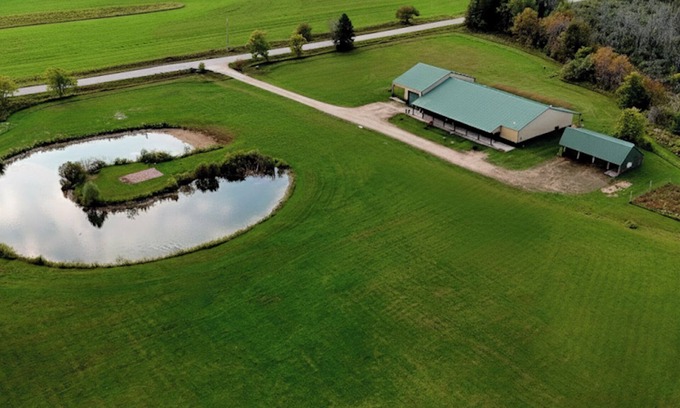 Harris Cabin | Relax, Play & Explore – Lodge with Pond, Trail, Hot Tub & Room for 14