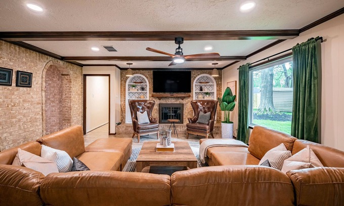 Clear Lake House | Relax & Play: Saint Cloud Home with Cozy Porch and Game Room Fun