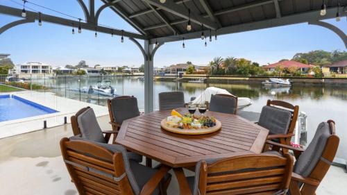 Bongaree House | Relax Poolside By The Canal