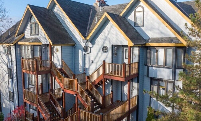 Osage Beach Apartment | Relax & Recharge: 3BR Lake View w/Balcony (D3)
