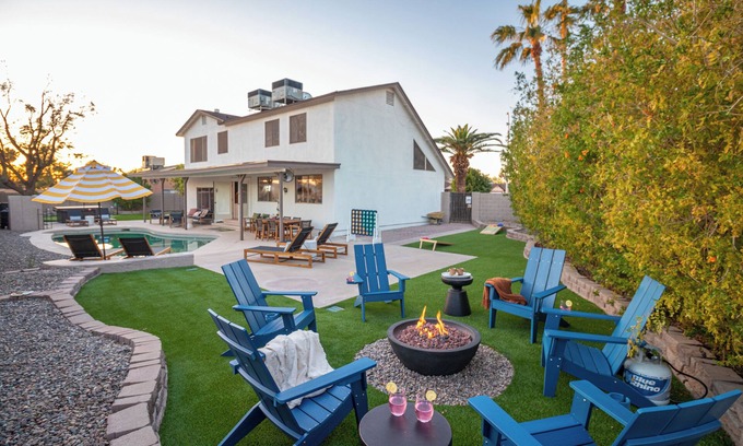 Chandler House | Relax & Recharge ~ FREE Heated Pool~Hottub~Game Rm ~ Putting Green~Arcades