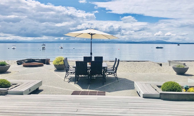 Freeland House | Relax & Rejuvenate, Watch Amazing Sunsets & Eagles, Huge Fire-pit for S’mores!