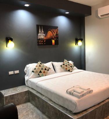 Banphot Phisai House | Relax Resort