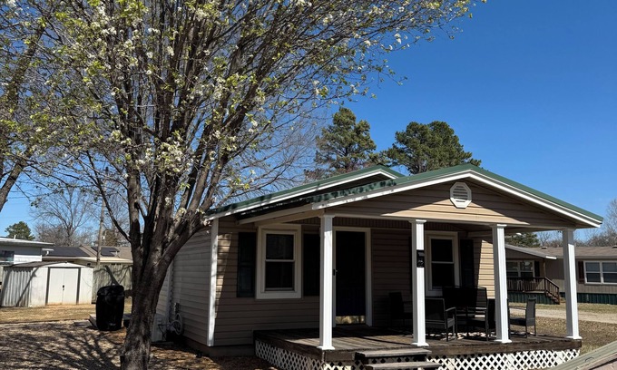 Longtown Cabin | Relax & soak up the lake life!