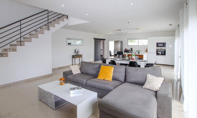 Bagnols-sur-Ceze House | Relax to the fullest in this beautiful vacation home with pool.