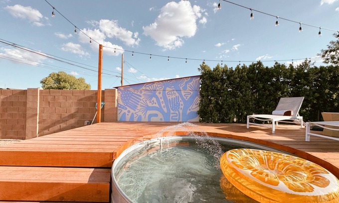 West Second Street Historic District House | Relax & Unwind Downtown Stay with Cowboy Pool