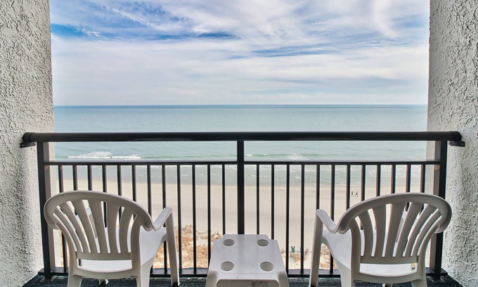 Myrtle Beach Condo | RELAX UNWIND ENJOY OCEANFRONT KING 1 BR 4BDS 1BA AT MONTEREY BAY