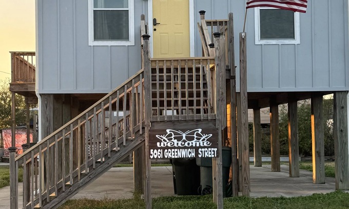 Sabine Pass House | Relax & Unwind in a Serene Retreat Near the Beach