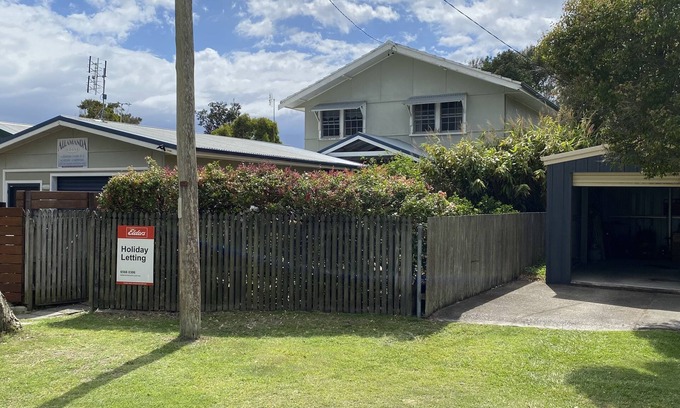 Crescent Head House | Relax & Unwind In This Super Spacious Holiday Home