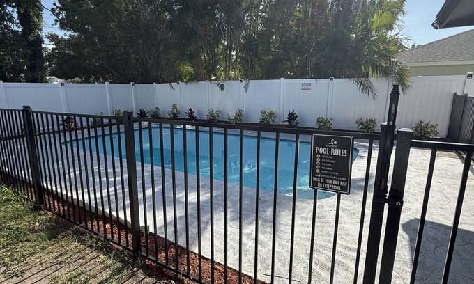 Gulf Gate Estates House | Relax with the whole family at this peaceful place to stay at Sarasota Florida