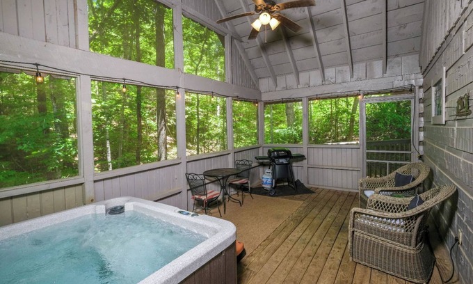Gatlinburg - Pigeon Forge Cabin | Relax Year-Round in Your Private Screened-In Hot Tub Retreat - A Secret Romance
