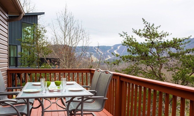 McGaheysville Cabin | Relaxation and Adventure Await You at Sungrazer