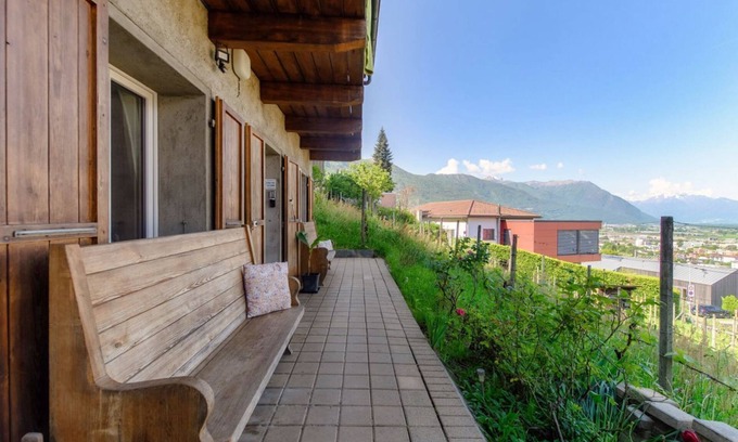 Giubiasco Apartment | Relaxation in the Bellinzona vineyards (Casa tra le Vigne)