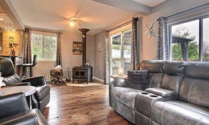 Cayamant Cottage | Relaxation in well appointed renovated cottage