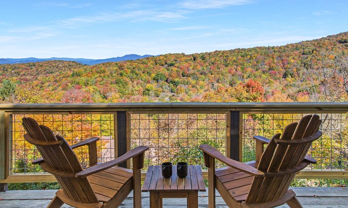 Beech Mountain House | Relaxation with panoramic views everywhere you look! 1 minute drive to Resort.