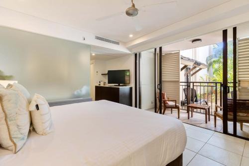 Port Douglas Apartment | Relaxed Swim-out Nook by Four Mile Beach