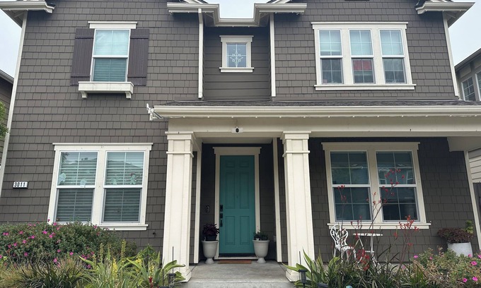 Marina House | Relaxing 1-bedroom, 1-bathroom Studio in Marina near Monterey Car Week events!