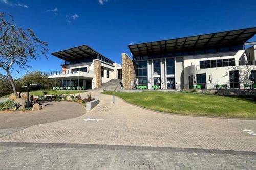 Greater Johannesburg Metropolitan Area Apartment | Relaxing 2-Bedroom Stay in Secure Jackal Creek Golf Estate