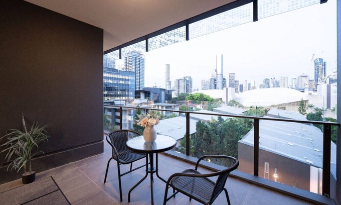 South Brisbane Apartment | Relaxing 2BD/2BA w/Parking&Pool in South Brisbane
